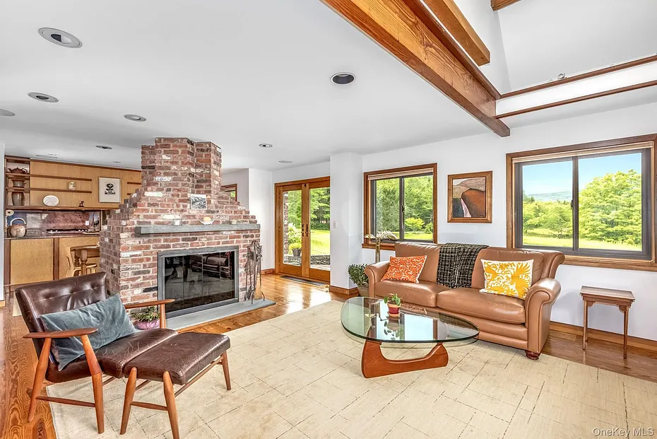 262 Macdaniel Road Photo 6