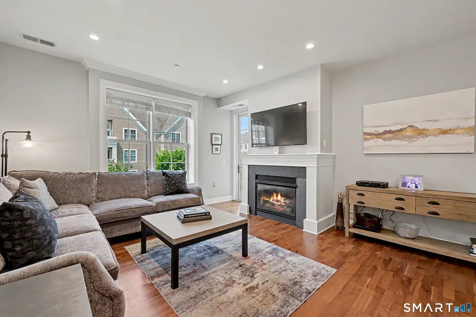 77 Havemeyer Lane  #410 Photo 10
