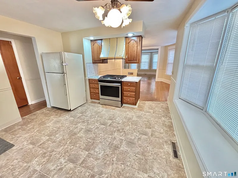 697 Washington Avenue Photo 6