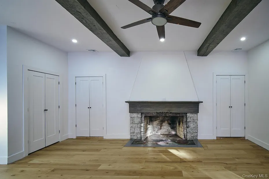 189 Mcnamara Road Photo 3