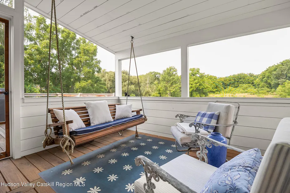 476 South Road Photo 12