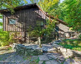 28 Ballantine Lane