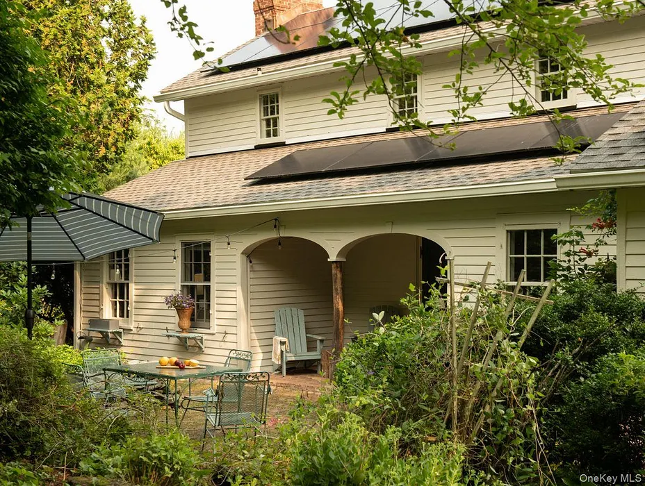 210 Bate Road Photo 1