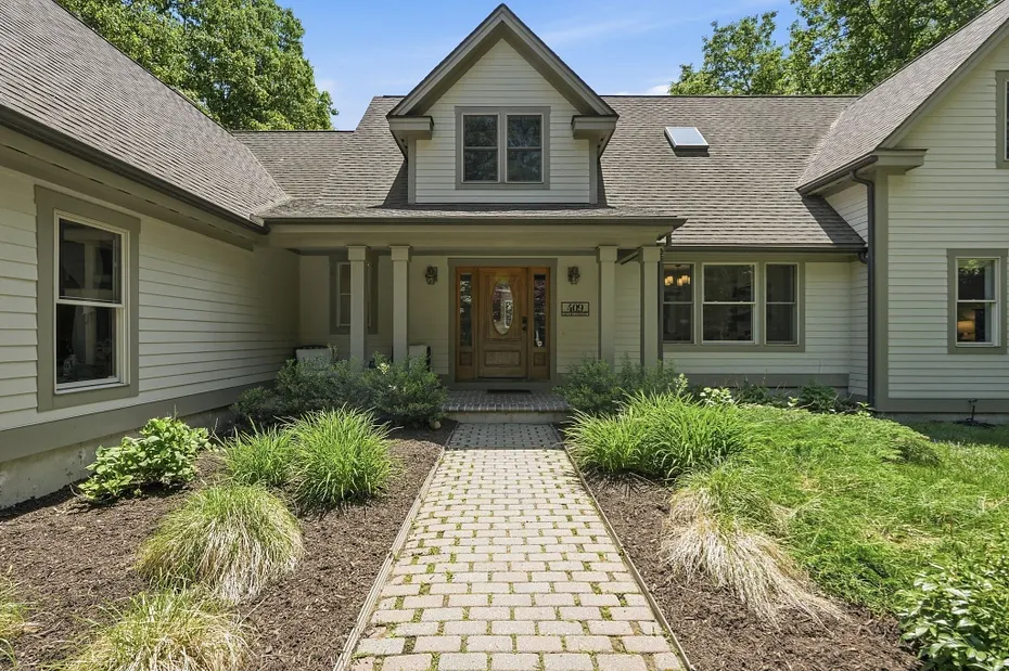 409 Henry St Photo 7