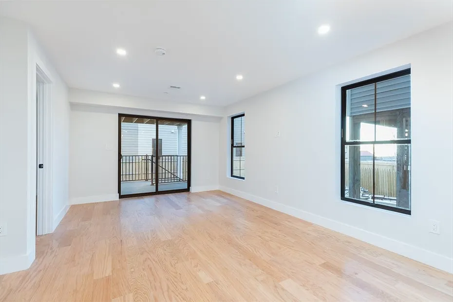 148 Falcon St #1 Photo 8