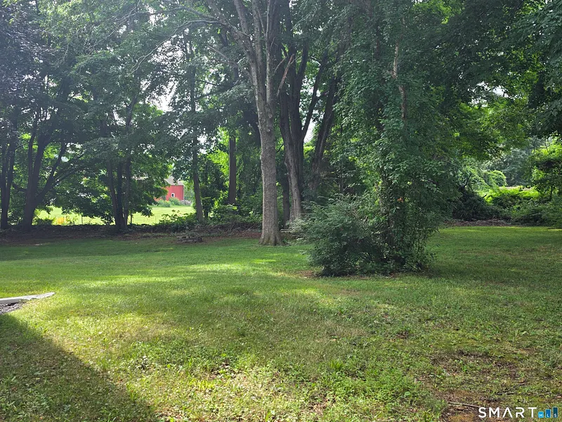 8 Squire Lane Photo 7