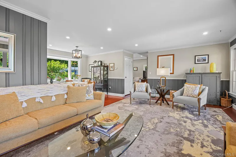 1 Colonial Drive Photo 17
