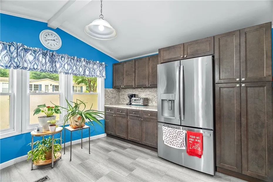 464 Gardiner Road #103 Photo 9