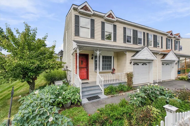 1069 Wolcott Avenue Photo 1
