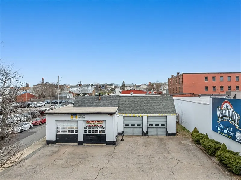 326 Pleasant St Photo 1