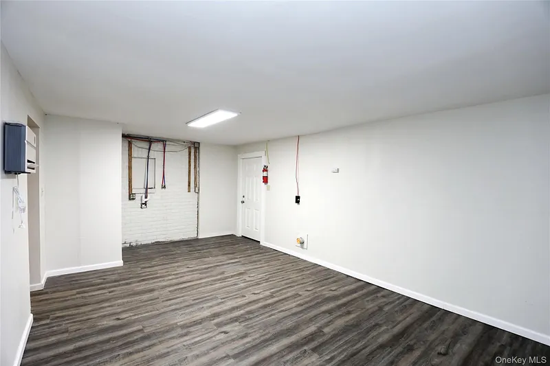14311 9w Photo 11