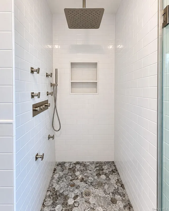 219 White Plains Road Photo 11
