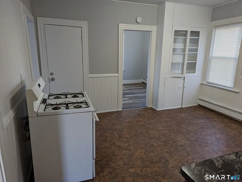 105 Rhodes Street Photo 4
