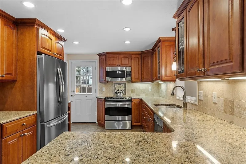 33 Eastview Road Photo 12