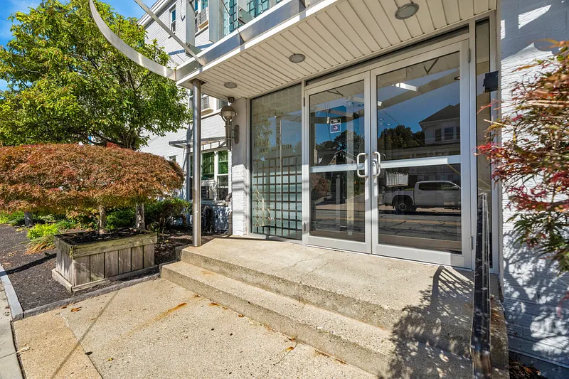 184 Pequot Avenue  #305 Photo 1
