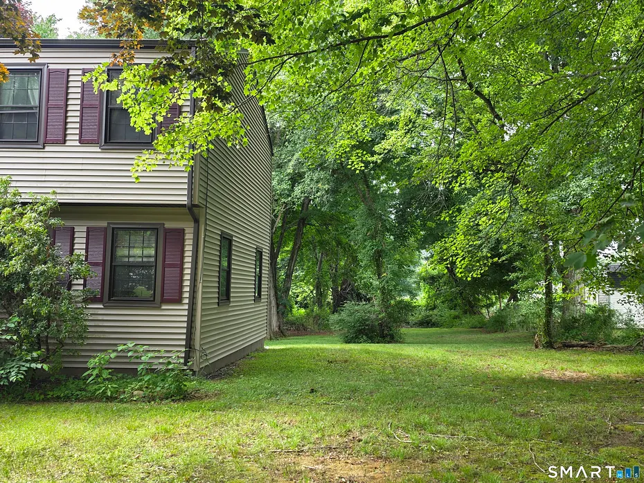 8 Squire Lane Photo 4