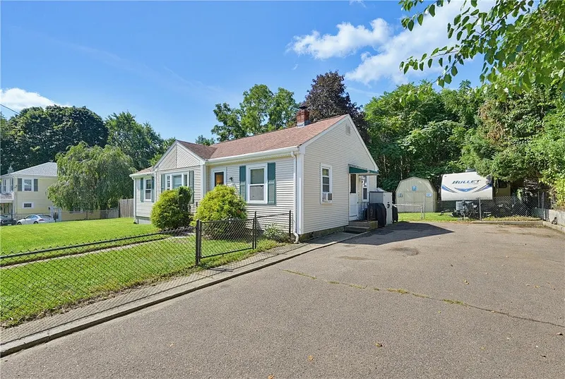 63 Taft Street Photo 1