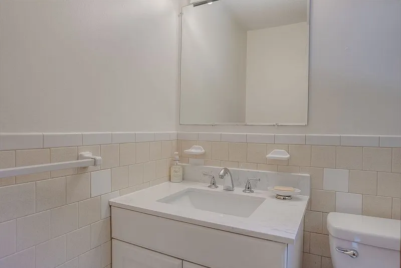680 East Street Photo 23