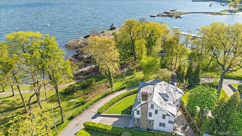 56 Park Avenue Photo 1