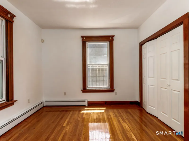 184-186 Mansfield Street Photo 10
