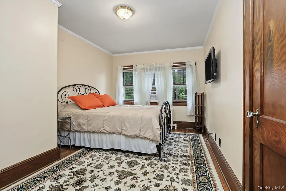 1118 Hudson Avenue Photo 13
