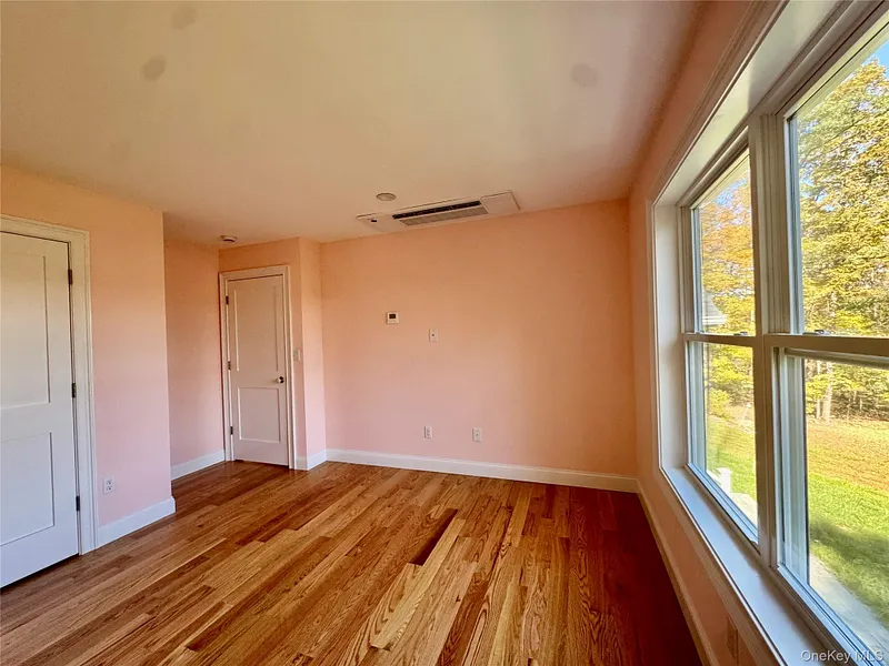 4 Webster Place Photo 11