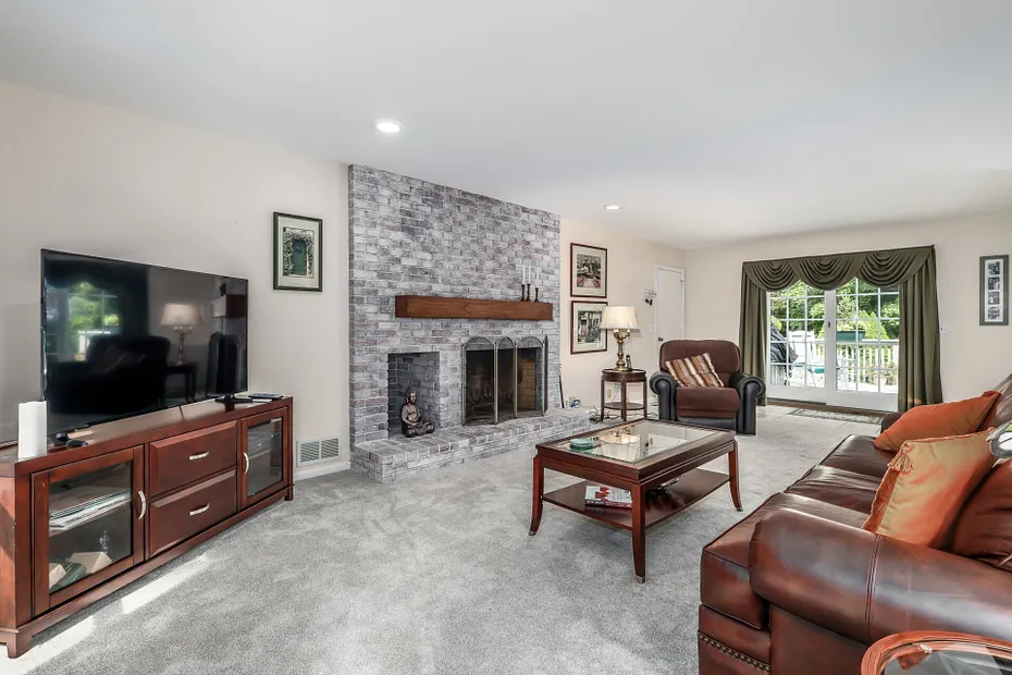 33 Brookwood Drive Photo 11
