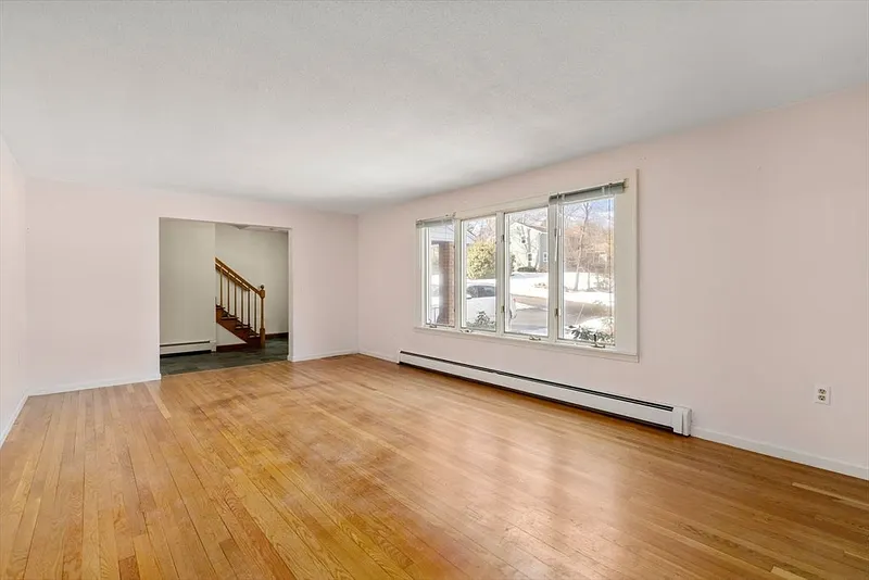 33 Brunnell Dr Photo 4