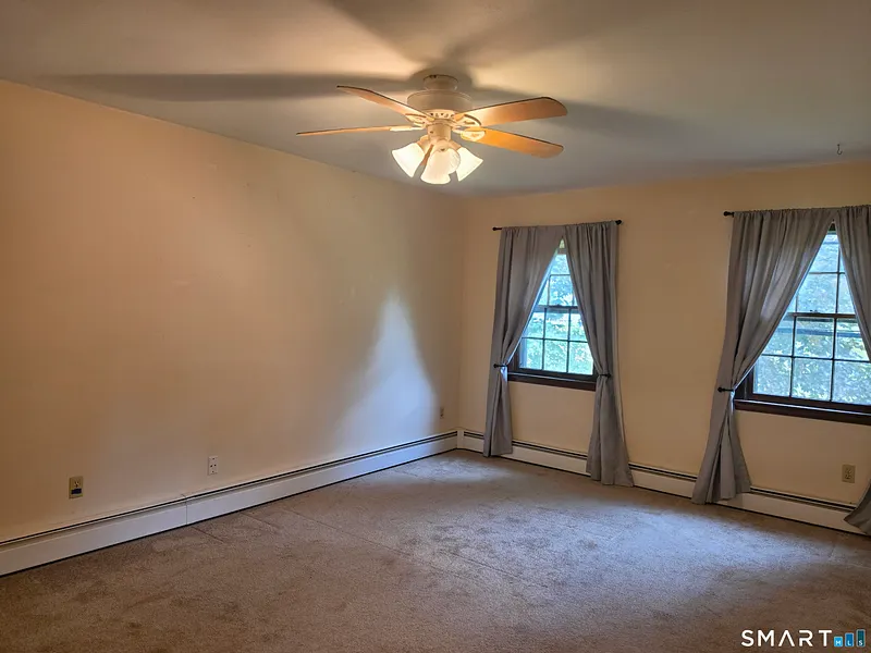 8 Squire Lane Photo 11