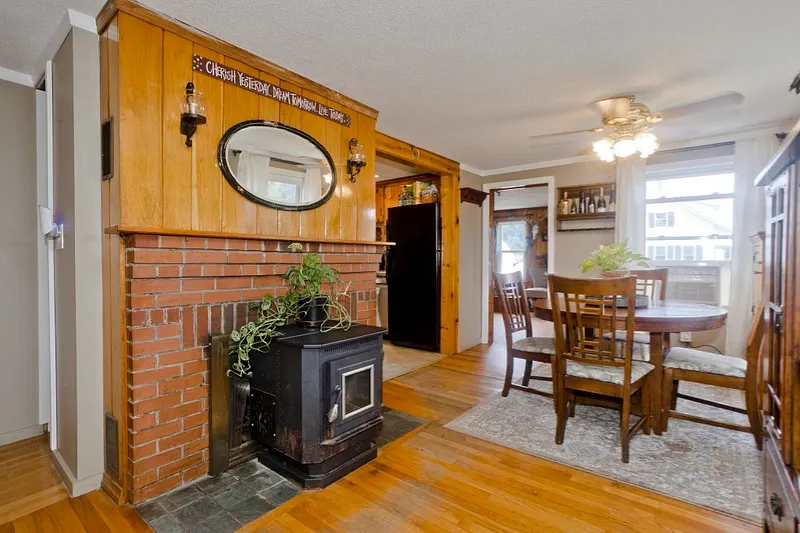 35 Pinehurst St Photo 12