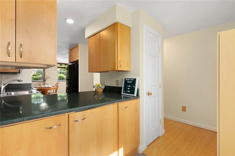 3524 W Shore Road  #301 Photo 2
