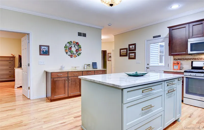 28 Hickory Lane Photo 19