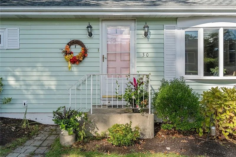30 Lockwood Road Photo 5