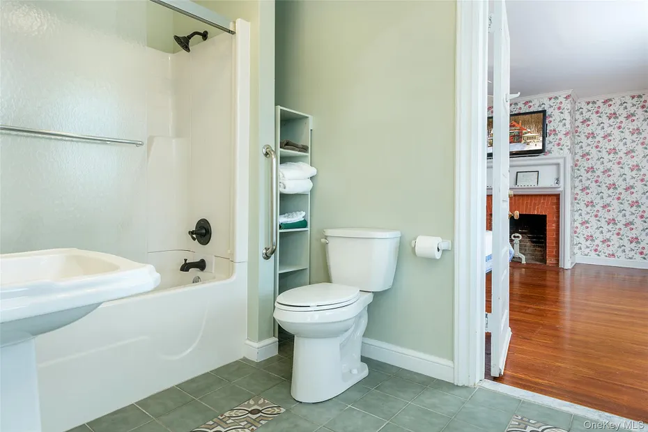 6 Westridge Road Photo 38