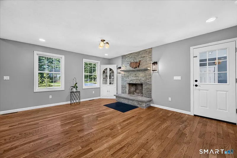 21 Thompson Road Photo 13