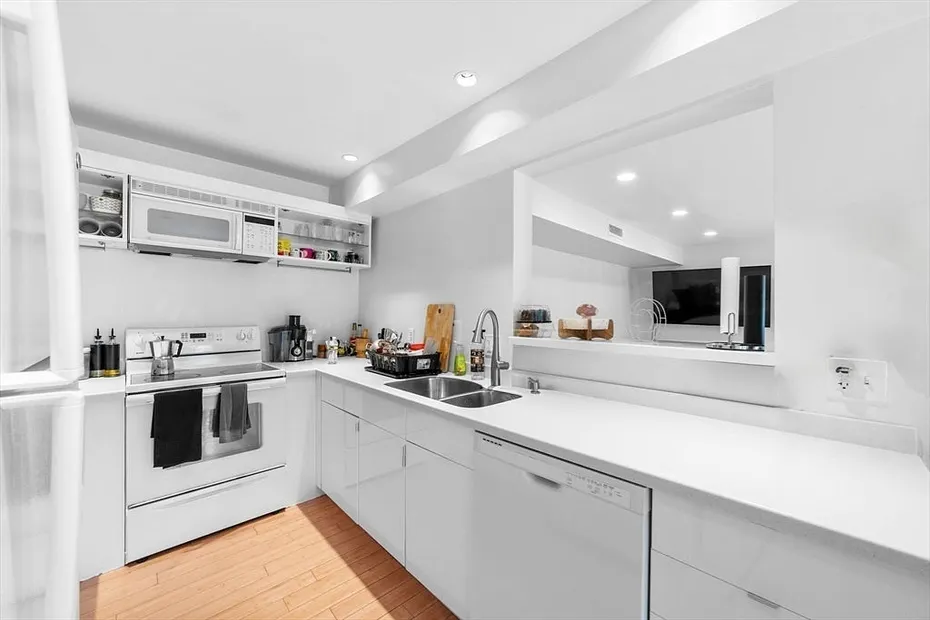 211 West Street  #10A Photo 12