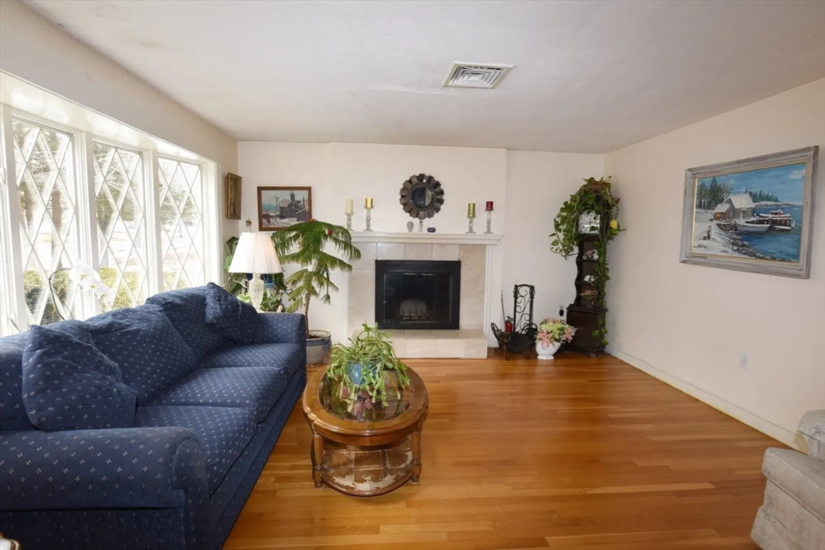 366 Webster St Photo 8