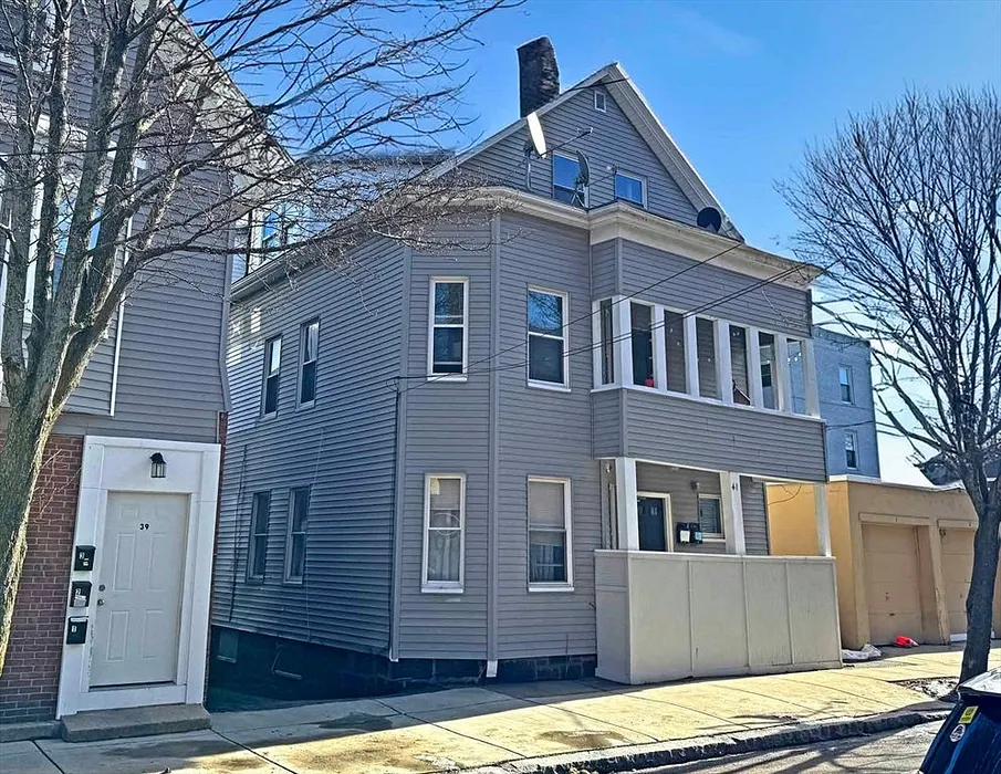41 Salem St Photo 2