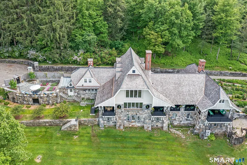 310 Litchfield Road Photo 1