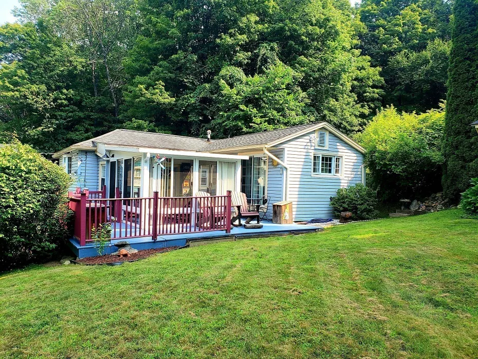 28 Hampden St Photo 1
