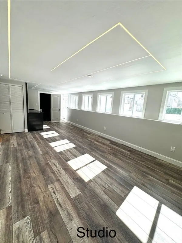 76 Foster St Photo 24