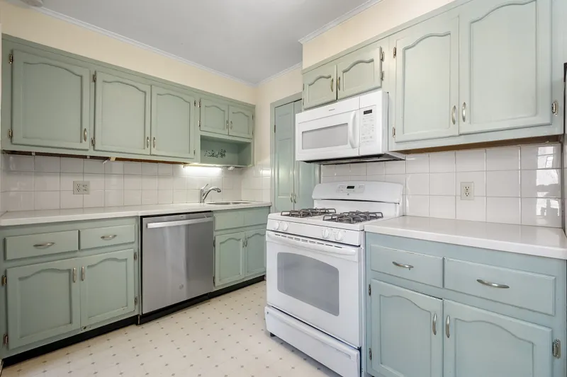 100 Ardsley Avenue W  #4H Photo 15