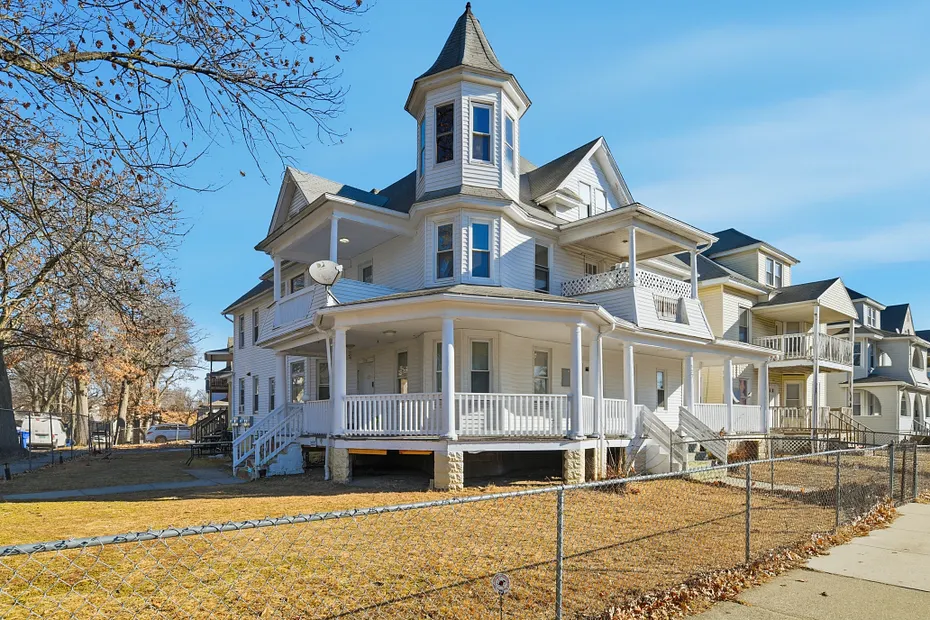 127 Dickinson Street Photo 1