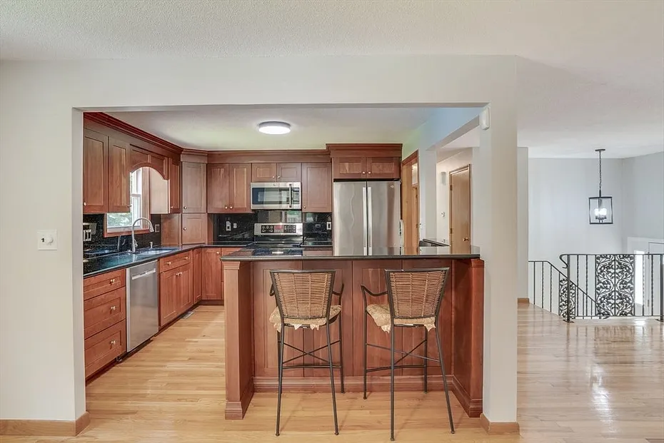 680 East Street Photo 11