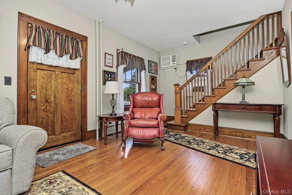 1118 Hudson Avenue Photo 4