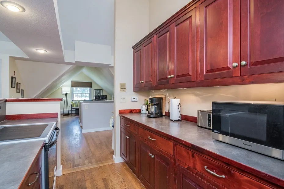 10 N Main St  #5E Photo 16