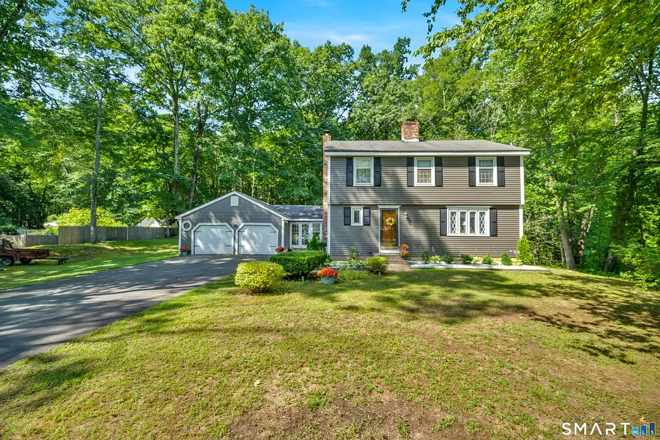 Suffield Single Family Photo 3