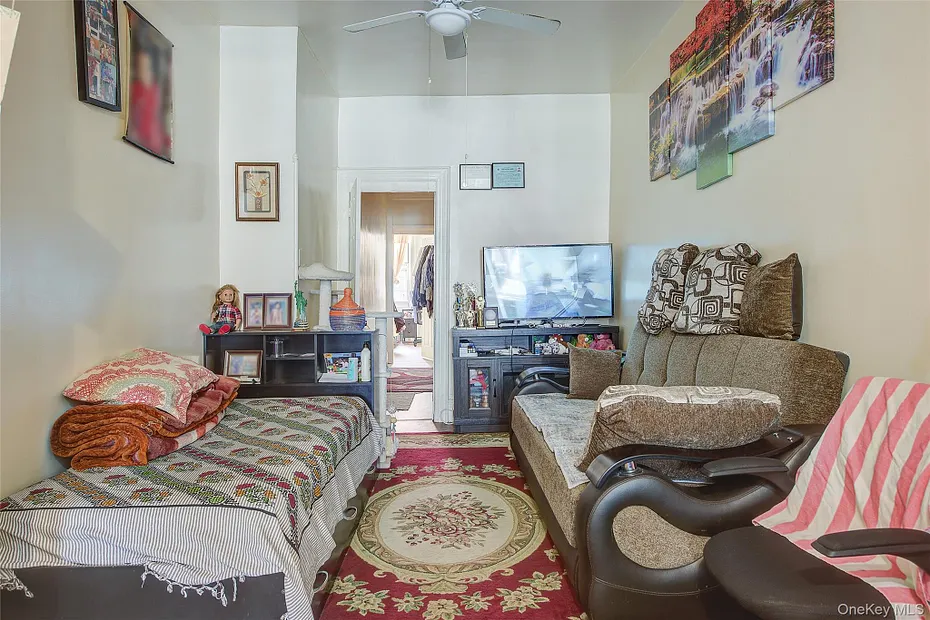 1718 Himrod Street Photo 14