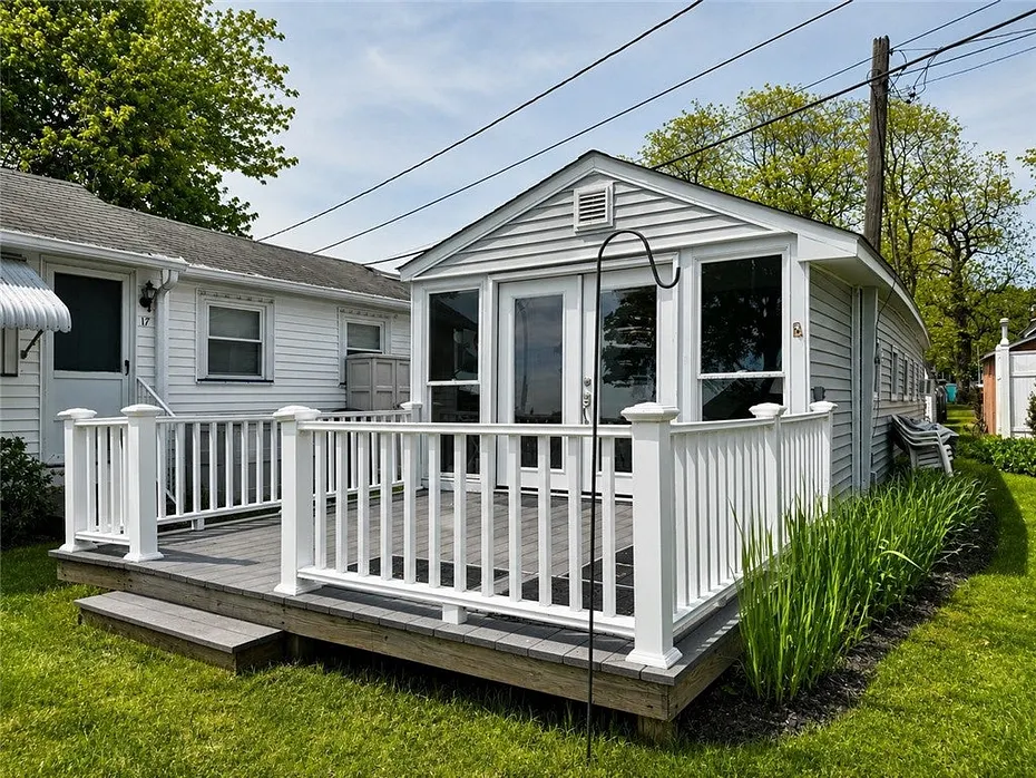 16 East Andrew Comstock Avenue Photo 1