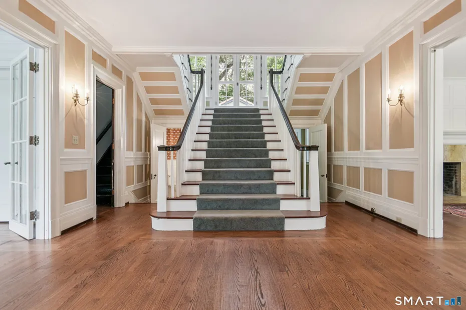 1056 Whitney Avenue Photo 4
